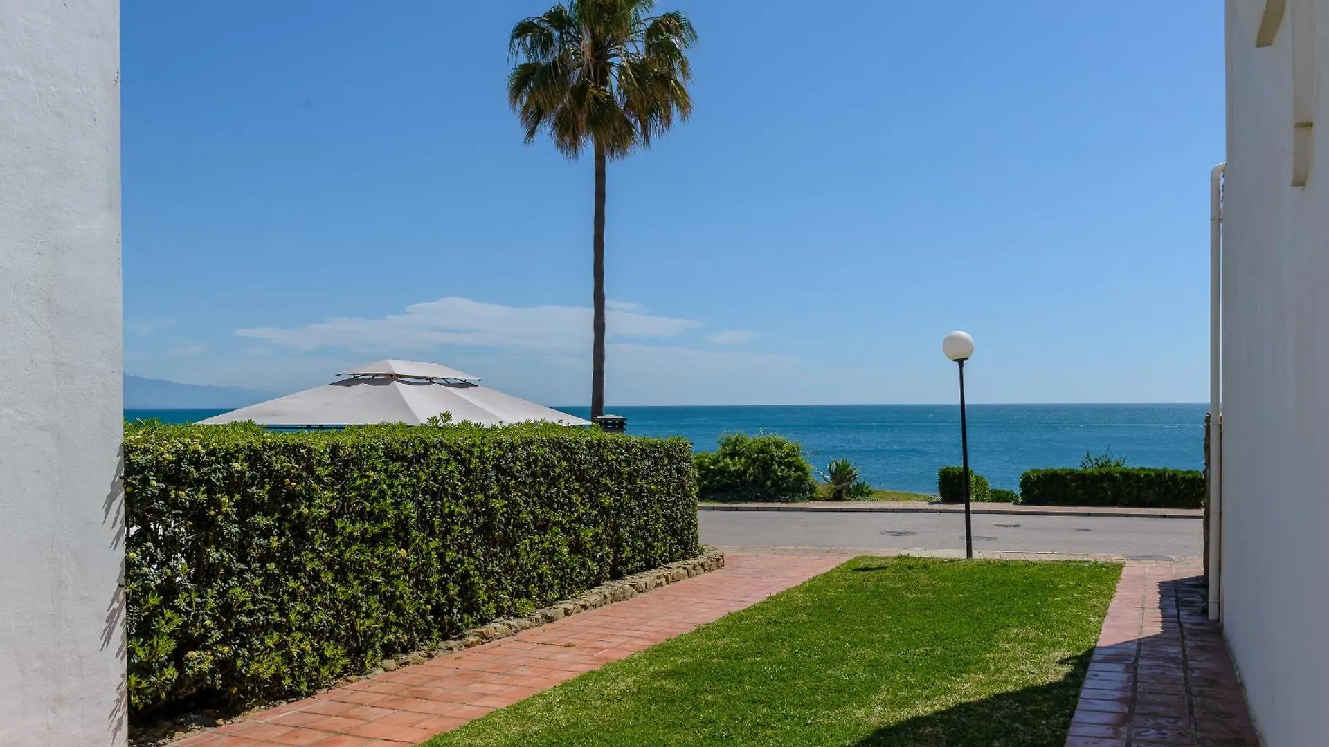 Beach House Casa Blanca, Manilva Holiday home