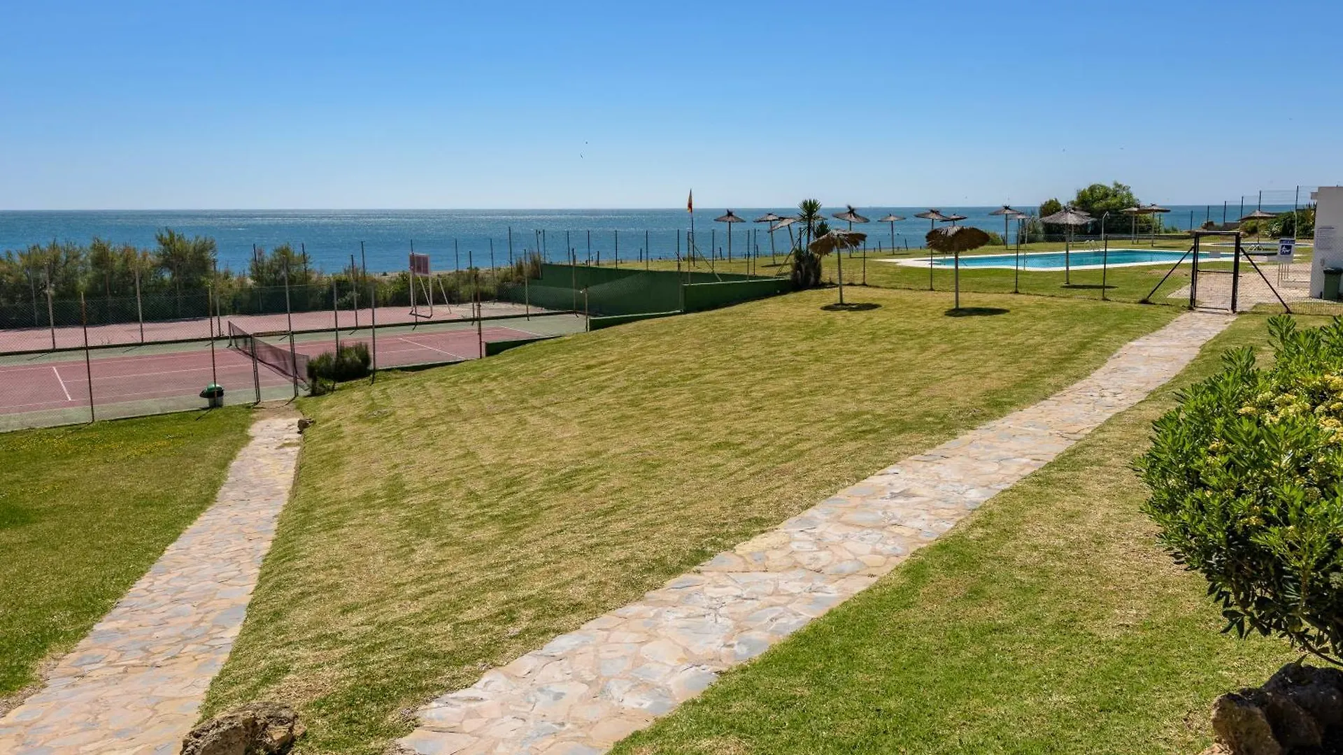 Beach House Casa Blanca, Manilva 0*,  Spanien